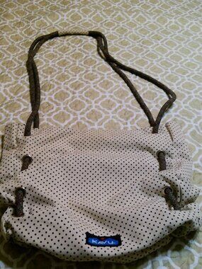KAVU ROPE BAG CREAM AND BLACK GOOD CONDITION